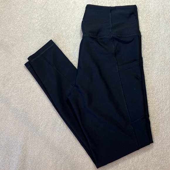 Old Navy high waist powersoft cropped leggings with pockets - Picture 2 of 8